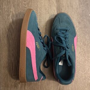 Puma Women's Teal and Pink Sneakers